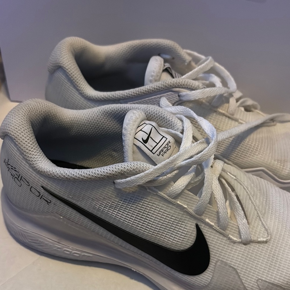 Nike White and Black Sneakers